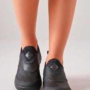sz 5 Muck boots gray black